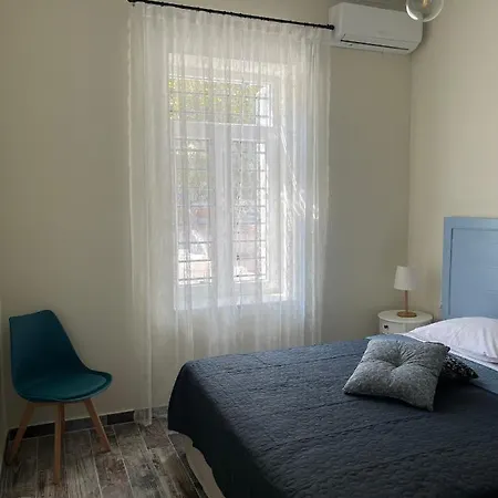 1922 Historic House Apartment